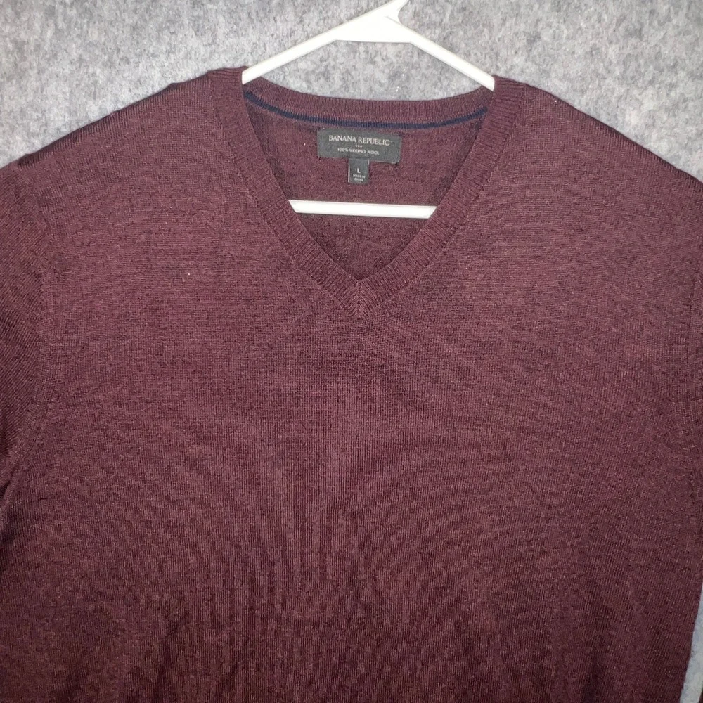 Banana Republic Men's 100% Merino Wool V-Neck Sweater Burgundy Maroon Large